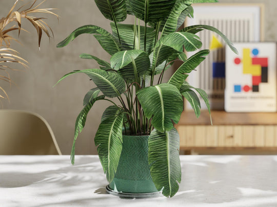 Wave Pattern Planter with Base: Modern Indoor Plant Pot