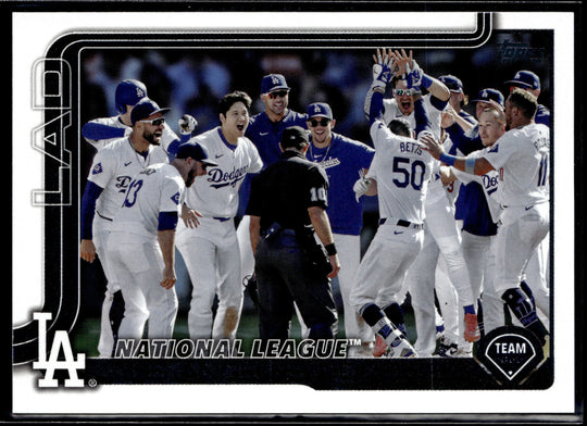 2025 Topps #302 Los Angeles Dodgers