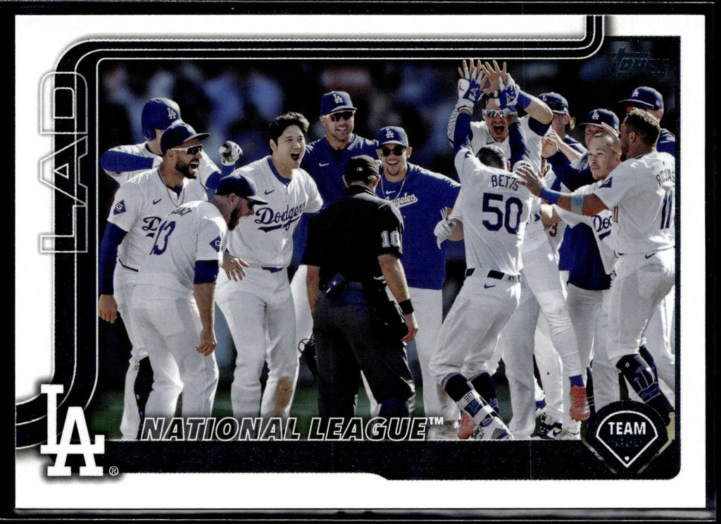 2025 Topps #302 Los Angeles Dodgers