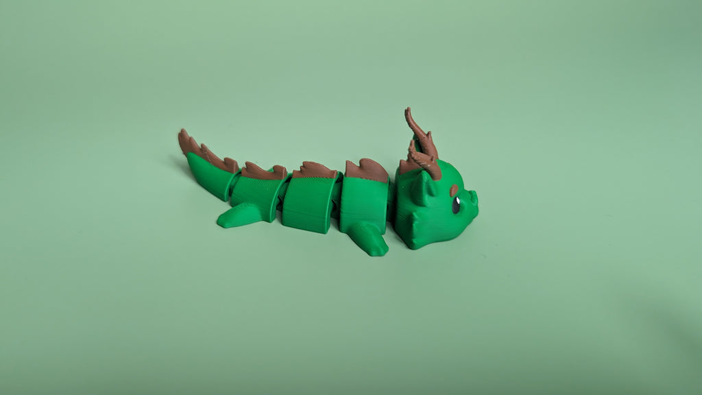 🌲 Forest Dragon – Articulated Figure Keychain