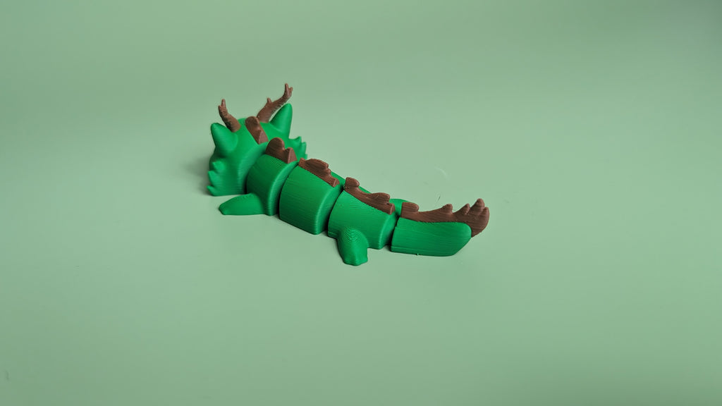 🌲 Forest Dragon – Articulated Figure Keychain