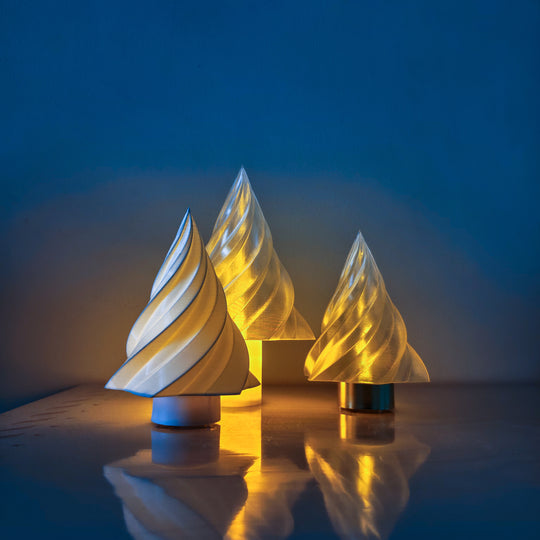 🎄 Kiki – Candlelit Christmas Tree