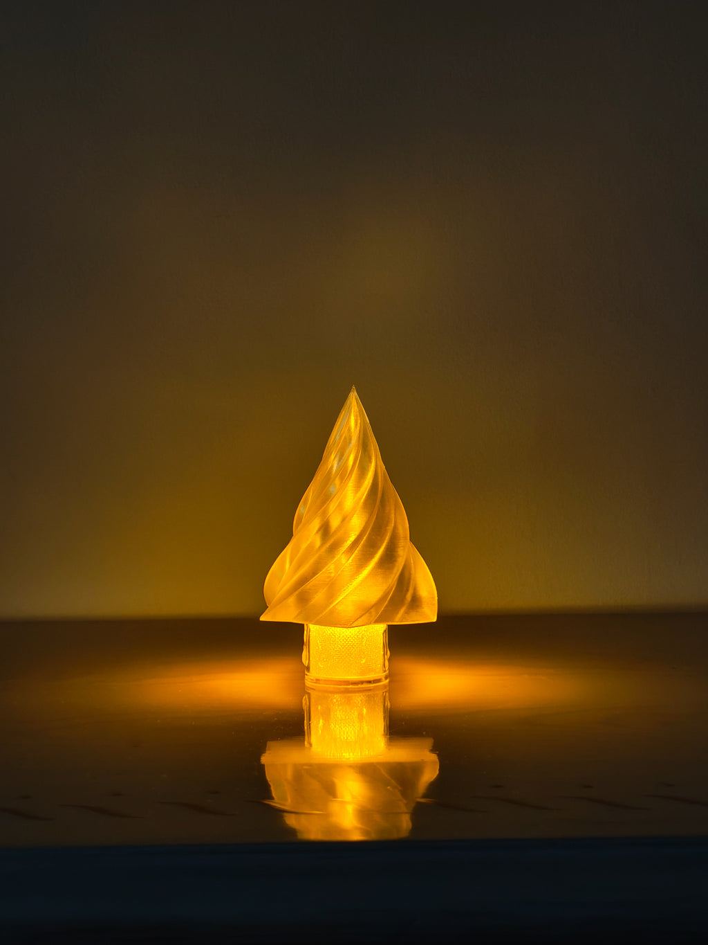 🎄 Kiki – Candlelit Christmas Tree