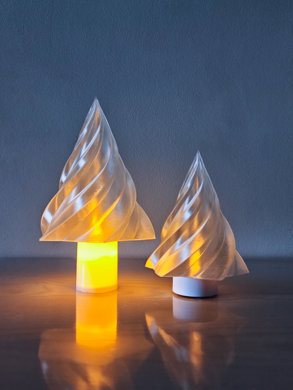 🎄 Kiki – Candlelit Christmas Tree