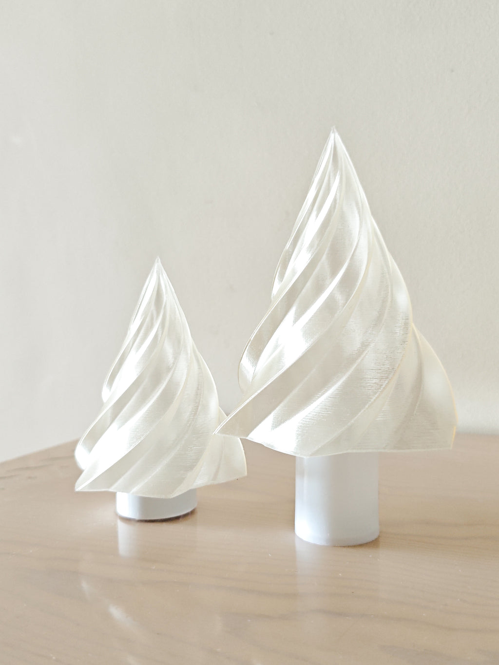 🎄 Kiki – Candlelit Christmas Tree