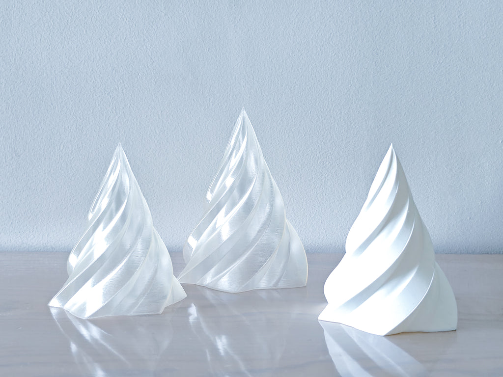 🎄 Kiki – Candlelit Christmas Tree