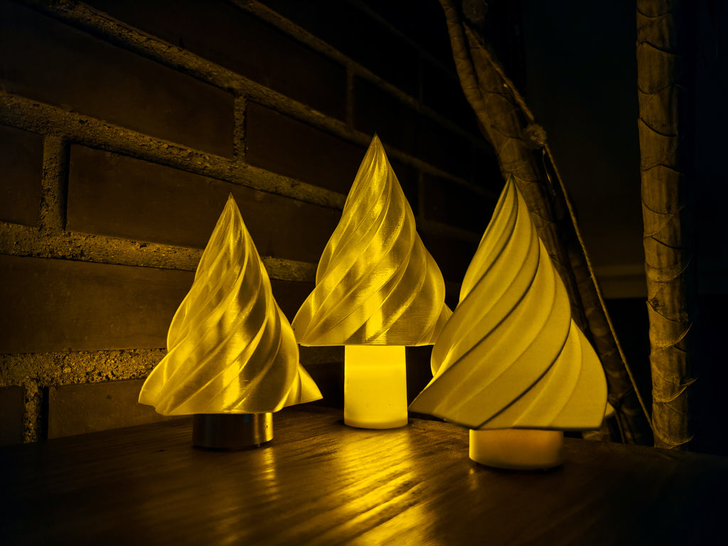 🎄 Kiki – Candlelit Christmas Tree