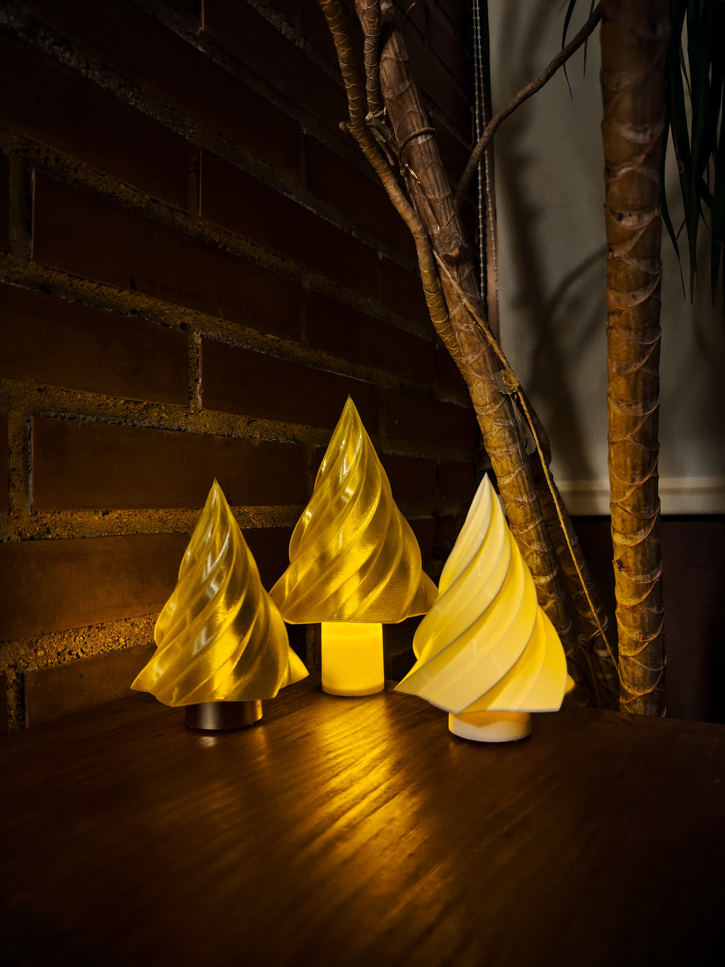 🎄 Kiki – Candlelit Christmas Tree