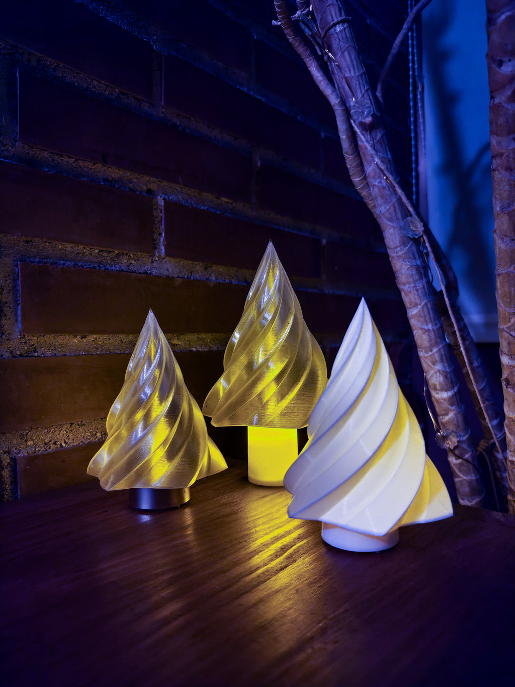 🎄 Kiki – Candlelit Christmas Tree